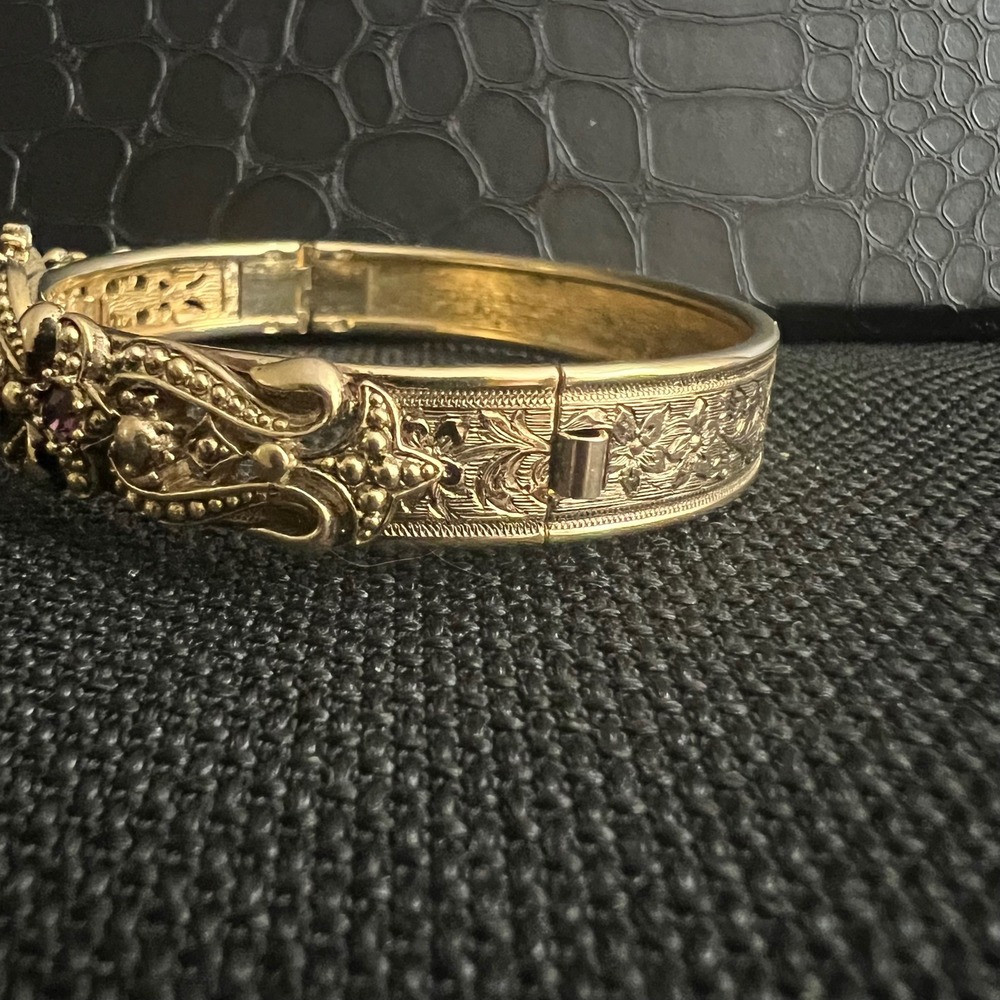 Avon Vintage Gold Tone Purple Rhinestone Pearl Hinged Bangle Bracelet Victorian - Picture 3 of 9